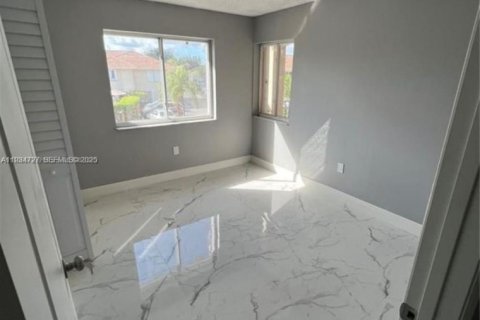 Copropriété à louer à Miami, Floride: 4 chambres, 123.56 m2 № 1992926 - photo 12