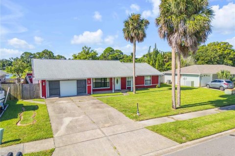 House in Port Orange, Florida 3 bedrooms, 157.47 sq.m. № 2238065 - photo 3