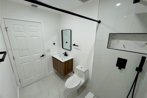 Villa ou maison à louer à Miami, Floride: 2 chambres, 60.39 m2 № 2417111 - photo 14