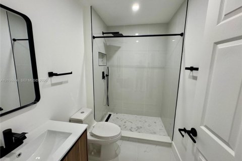 Villa ou maison à louer à Miami, Floride: 2 chambres, 60.39 m2 № 2417111 - photo 12