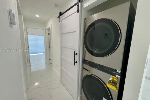Villa ou maison à louer à Miami, Floride: 2 chambres, 60.39 m2 № 2417111 - photo 5