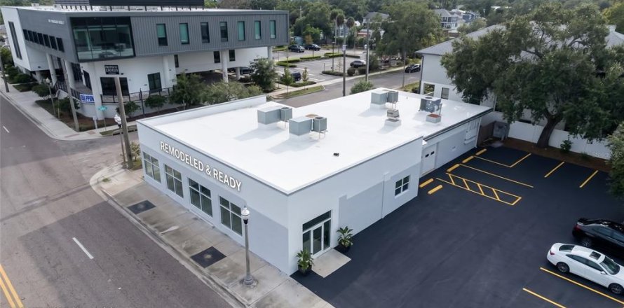 Immobilier commercial à Saint Petersburg, Floride 392.05 m2 № 2405297