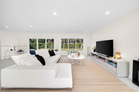 House in Pinecrest, Florida 3 bedrooms, 189.15 sq.m. № 1994306 - photo 6