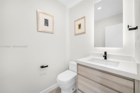 House in Pinecrest, Florida 3 bedrooms, 189.15 sq.m. № 1994306 - photo 14