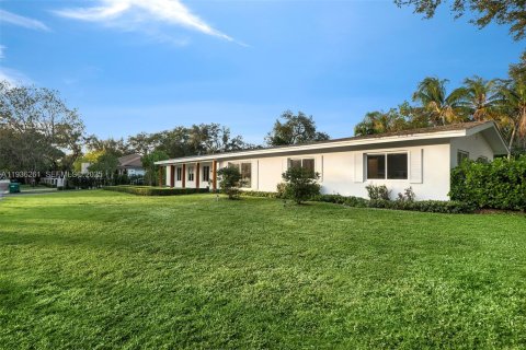 House in Pinecrest, Florida 3 bedrooms, 189.15 sq.m. № 1994306 - photo 18