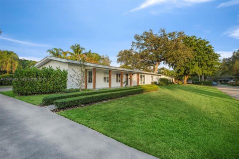 House in Pinecrest, Florida 3 bedrooms, 189.15 sq.m. № 1994306 - photo 2