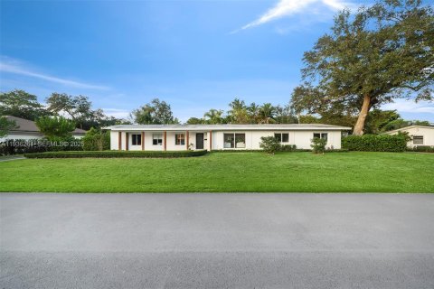 House in Pinecrest, Florida 3 bedrooms, 189.15 sq.m. № 1994306 - photo 19