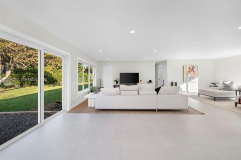 House in Pinecrest, Florida 3 bedrooms, 189.15 sq.m. № 1994306 - photo 5