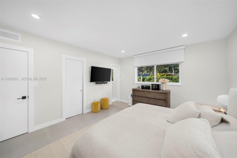 House in Pinecrest, Florida 3 bedrooms, 189.15 sq.m. № 1994306 - photo 16