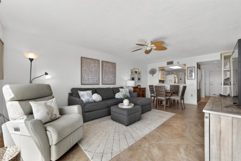 Condo in St. Lucie, Florida, 2 bedrooms  № 2192180 - photo 6