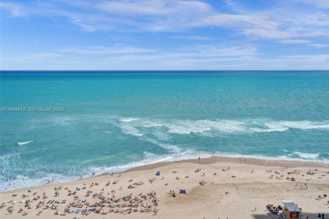 Condominio en alquiler en Hollywood, Florida, 3 dormitorios, 164.53 m2 № 2060114 - foto 5