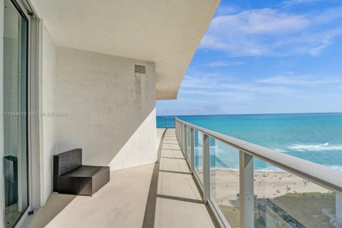 Condominio en alquiler en Hollywood, Florida, 3 dormitorios, 164.53 m2 № 2060114 - foto 20