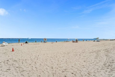 Condominio en alquiler en Hollywood, Florida, 3 dormitorios, 164.53 m2 № 2060114 - foto 9