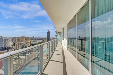 Condominio en alquiler en Hollywood, Florida, 3 dormitorios, 164.53 m2 № 2060114 - foto 21