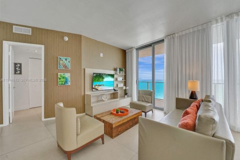 Condominio en Hollywood, Florida, 3 dormitorios  № 2060114