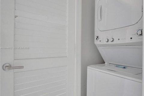 Condominio en alquiler en Hollywood, Florida, 3 dormitorios, 164.53 m2 № 2060114 - foto 29