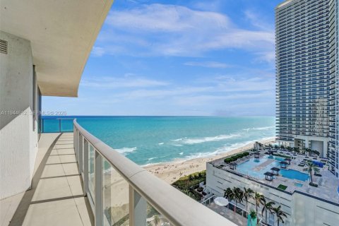 Condominio en alquiler en Hollywood, Florida, 3 dormitorios, 164.53 m2 № 2060114 - foto 19