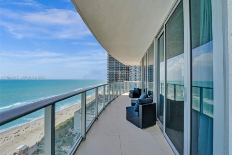 Condominio en alquiler en Hollywood, Florida, 3 dormitorios, 164.53 m2 № 2060114 - foto 23