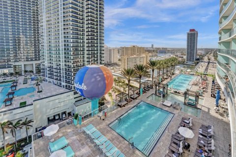 Condominio en alquiler en Hollywood, Florida, 3 dormitorios, 164.53 m2 № 2060114 - foto 6