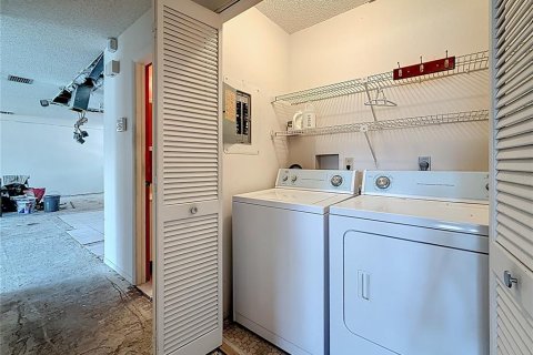 Condo in Saint Petersburg, Florida, 2 bedrooms  № 1688197 - photo 24