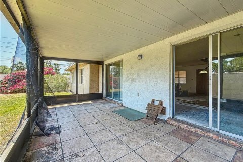 Condo in Saint Petersburg, Florida, 2 bedrooms  № 1688197 - photo 26