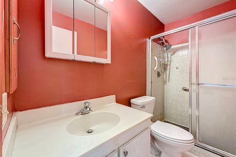 Condo in Saint Petersburg, Florida, 2 bedrooms  № 1688197 - photo 11