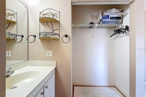 Condo in Saint Petersburg, Florida, 2 bedrooms  № 1688197 - photo 21