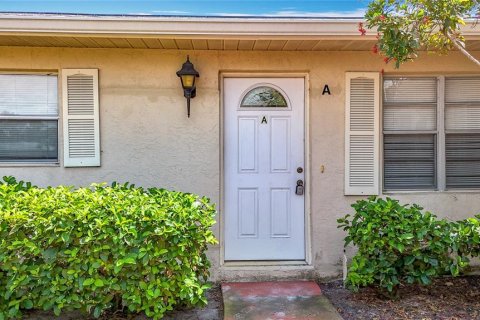 Condo in Saint Petersburg, Florida, 2 bedrooms  № 1688197 - photo 5