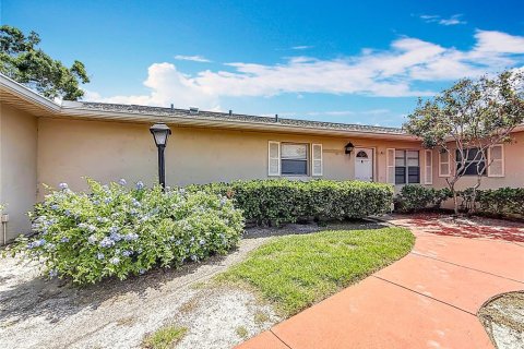 Condo in Saint Petersburg, Florida, 2 bedrooms  № 1688197 - photo 4