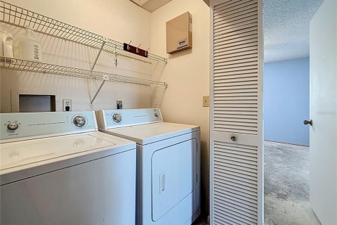 Condo in Saint Petersburg, Florida, 2 bedrooms  № 1688197 - photo 23