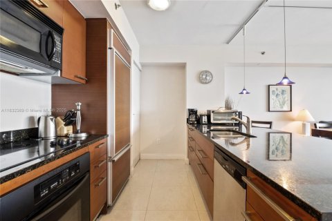 Condo in Hallandale Beach, Florida, 1 bedroom  № 1888787 - photo 11