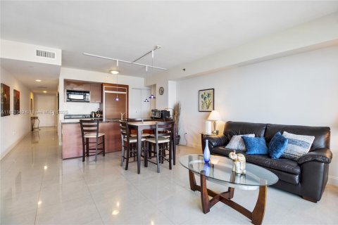 Condo in Hallandale Beach, Florida, 1 bedroom  № 1888787 - photo 5