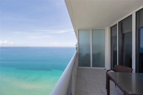 Condo in Hallandale Beach, Florida, 1 bedroom  № 1888787 - photo 16