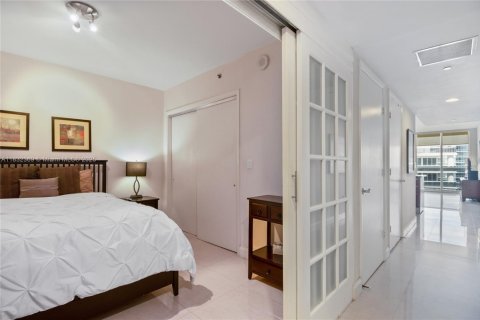 Condo in Hallandale Beach, Florida, 1 bedroom  № 1888787 - photo 14