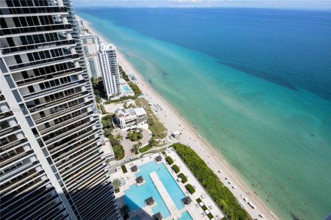 Condo in Hallandale Beach, Florida, 1 bedroom  № 1888787 - photo 3