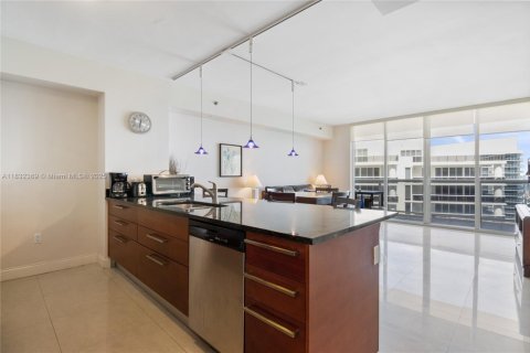 Condo in Hallandale Beach, Florida, 1 bedroom  № 1888787 - photo 10