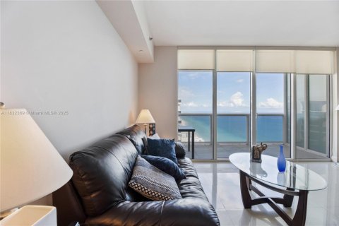 Condo in Hallandale Beach, Florida, 1 bedroom  № 1888787 - photo 4