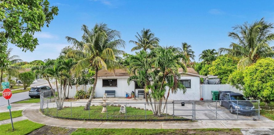 Дом в Хомстед, Флорида 3 спальни, 120.03м2 № 2025734