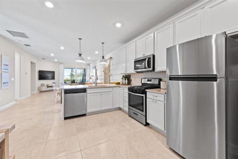 House in BEACHWALK BY MANASOTA KEY in Englewood, Florida 2 bedrooms, 134.52 sq.m. № 1914795 - photo 8