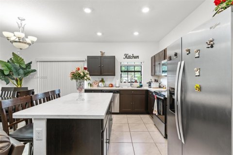 Townhouse in Florida City, Florida 3 bedrooms, 136.19 sq.m. № 1797493 - photo 9