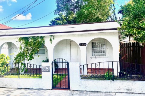 House in Miami, Florida 2 bedrooms, 74.32 sq.m. № 1994136 - photo 2