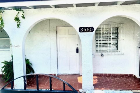 House in Miami, Florida 2 bedrooms, 74.32 sq.m. № 1994136 - photo 3