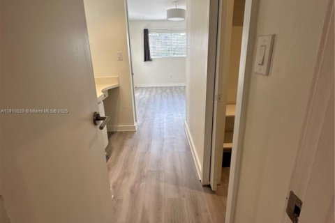 Copropriété à vendre à Miami, Floride: 1 chambre, 62.34 m2 № 1973427 - photo 10