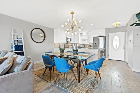 Condominio en alquiler en Saint Petersburg, Florida, 2 dormitorios, 111.48 m2 № 1900650 - foto 9