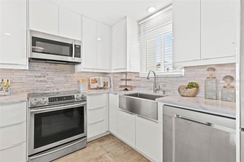 Condo in Saint Petersburg, Florida, 2 bedrooms  № 1900650 - photo 17