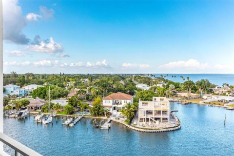 Condo in Saint Petersburg, Florida, 2 bedrooms  № 1900650 - photo 30