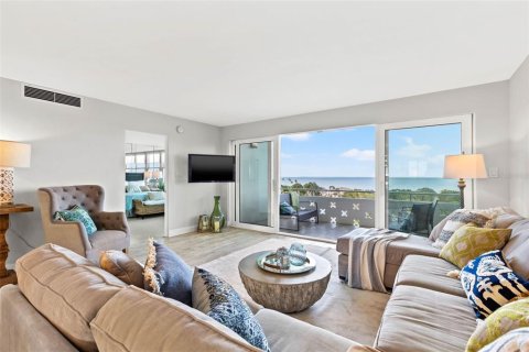 Condo in Saint Petersburg, Florida, 2 bedrooms  № 1900650 - photo 5