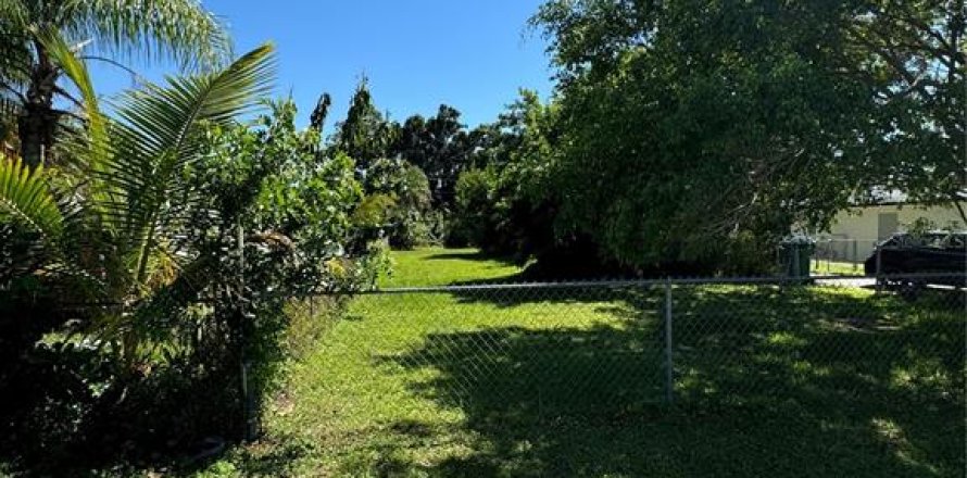 Land in Naples, Florida № 1909403