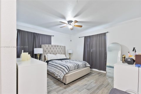 House in Hollywood, Florida 3 bedrooms, 151.34 sq.m. № 1927798 - photo 17