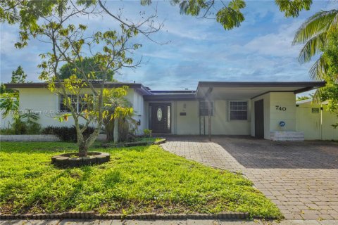 House in Hollywood, Florida 3 bedrooms, 151.34 sq.m. № 1927798 - photo 1